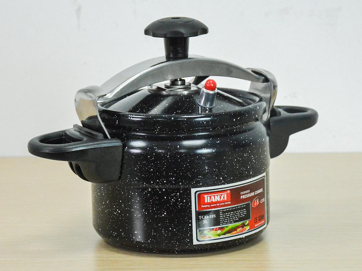 Dung tích 3 lít — phù hợp gia đình 2-4 người.