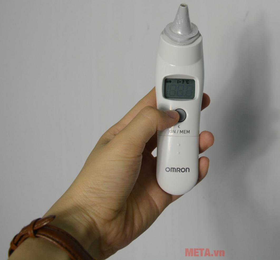 Lưu 9 lần đo và cảnh báo sốt giúp theo dõi nhanh.