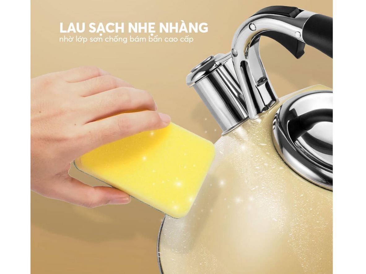 Còi báo sôi và tay cầm cách nhiệt: an toàn khi sử dụng.