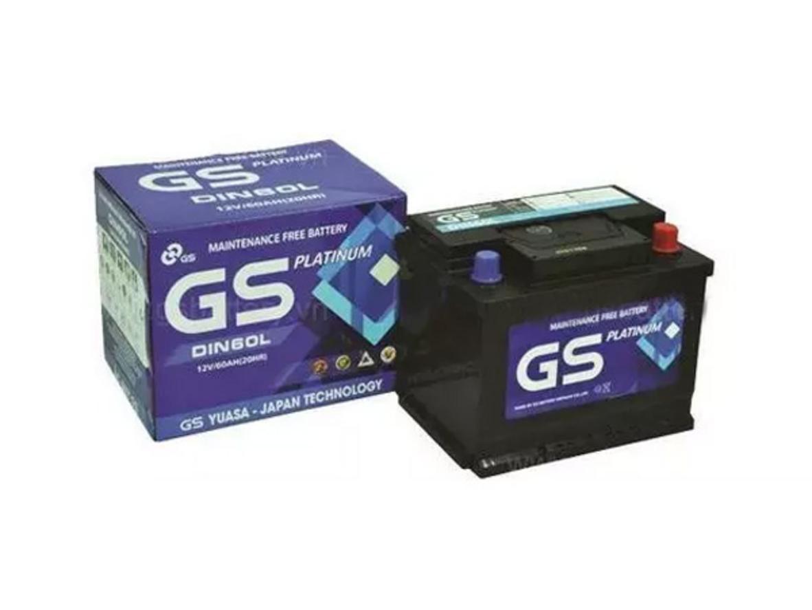 Ảnh thực tế: Ắc quy GS DIN60L-LBN được lắp trong khoang máy xe phổ thông.