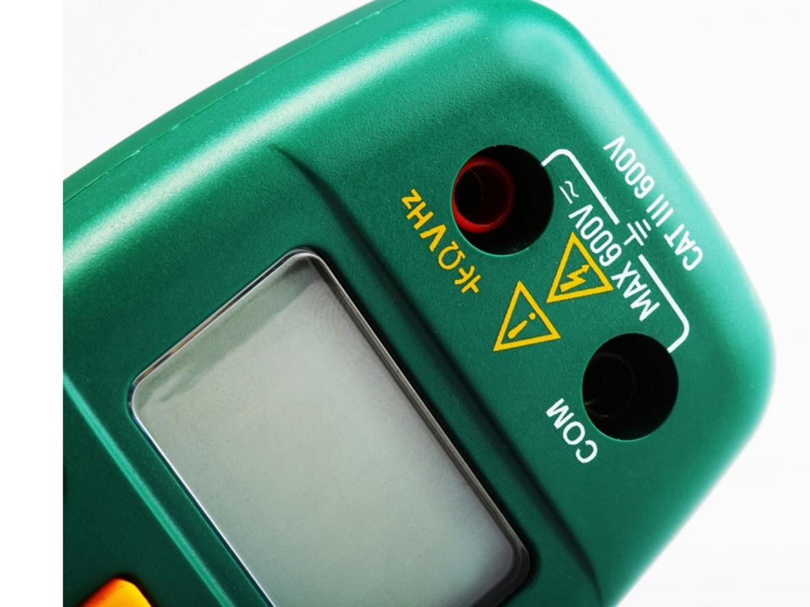 Ampe kìm SATA 03022: nhỏ gọn, đo DC/AC đến 600A mà không cần ngắt dây.