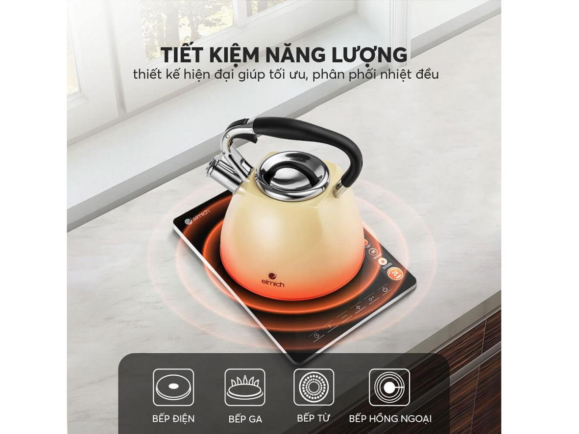 Ảnh chụp chính: Ấm Elmich EL8281 trên quầy bếp, hiển thị thân inox và còi báo sôi.