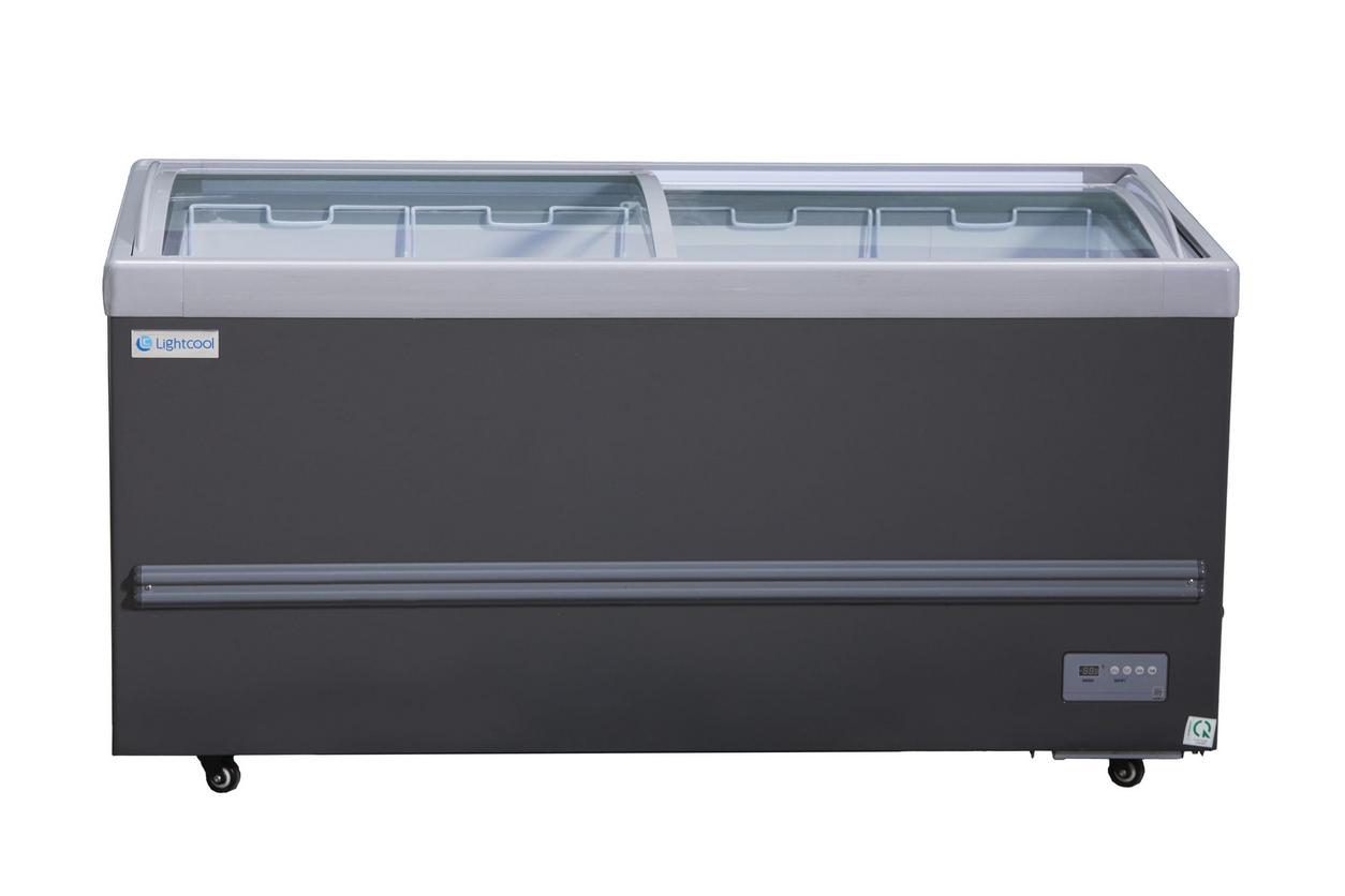 Làm lạnh sâu và tiết kiệm điện - Tủ đông SD-836-590L (ảnh kiểm tra nhiệt độ) [mobile crop] - closeup of digital thermostat reading -22°C. (Use branded sticker) --- imagePrompt: "Close-up of thermostat showing -22°C inside Tủ đông SD-836-590L, with frozen product trays, LED lighting, and technician probe for test."