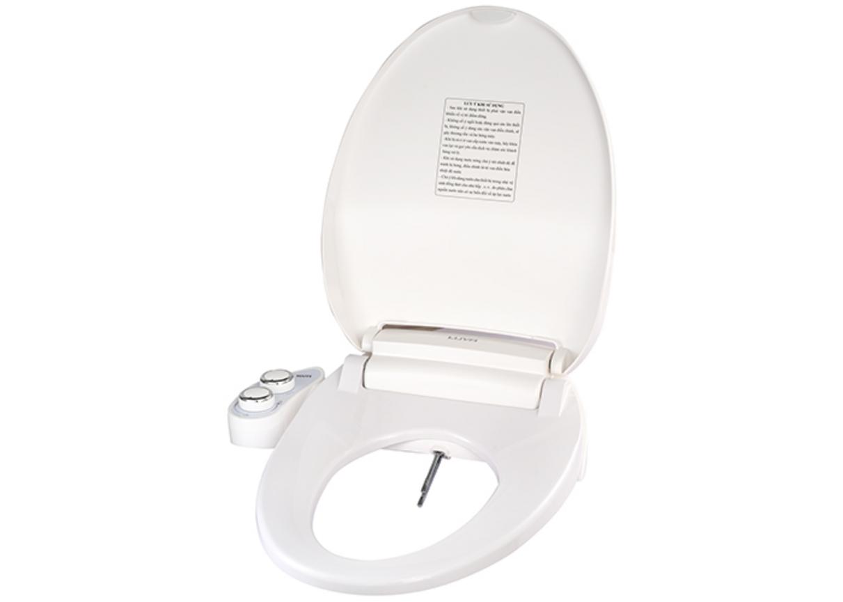 Nắp Luva LB204 lắp thực tế trên bồn cầu - an toàn, không cần điện, có nóng/lạnh.