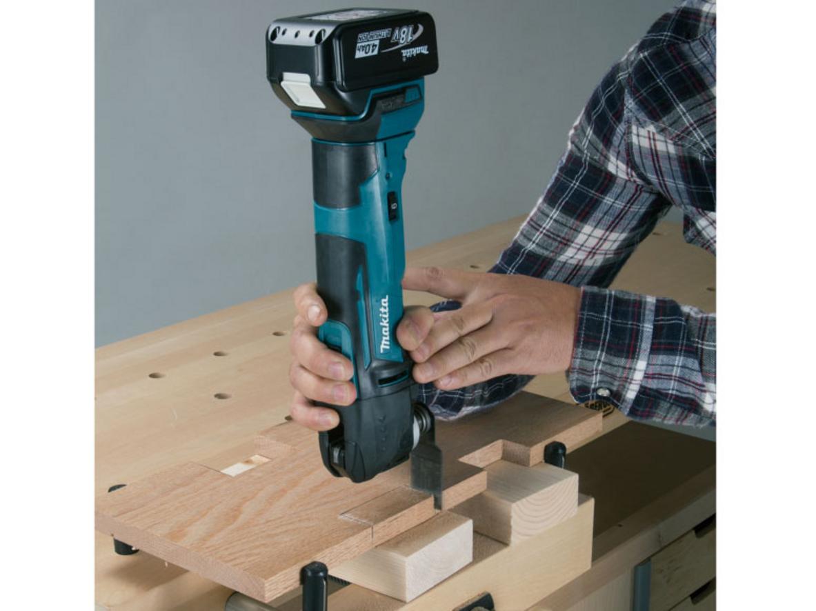 Minh họa cắt gỗ và cắt nhôm với 2 mức tốc độ khác nhau.