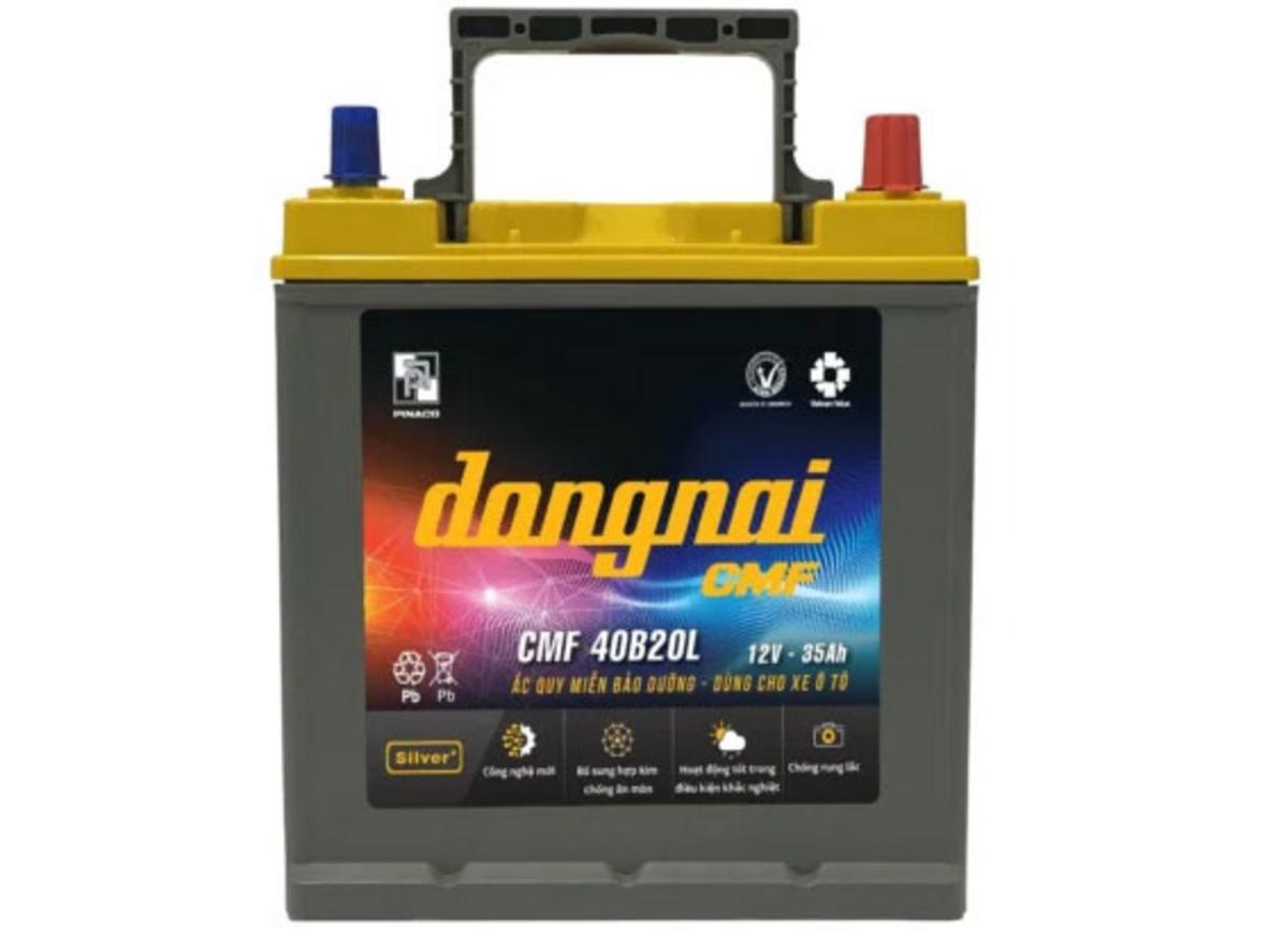 Nắp 2 lớp và mắt thần trên Ắc quy Đồng Nai CMF 40B20L.