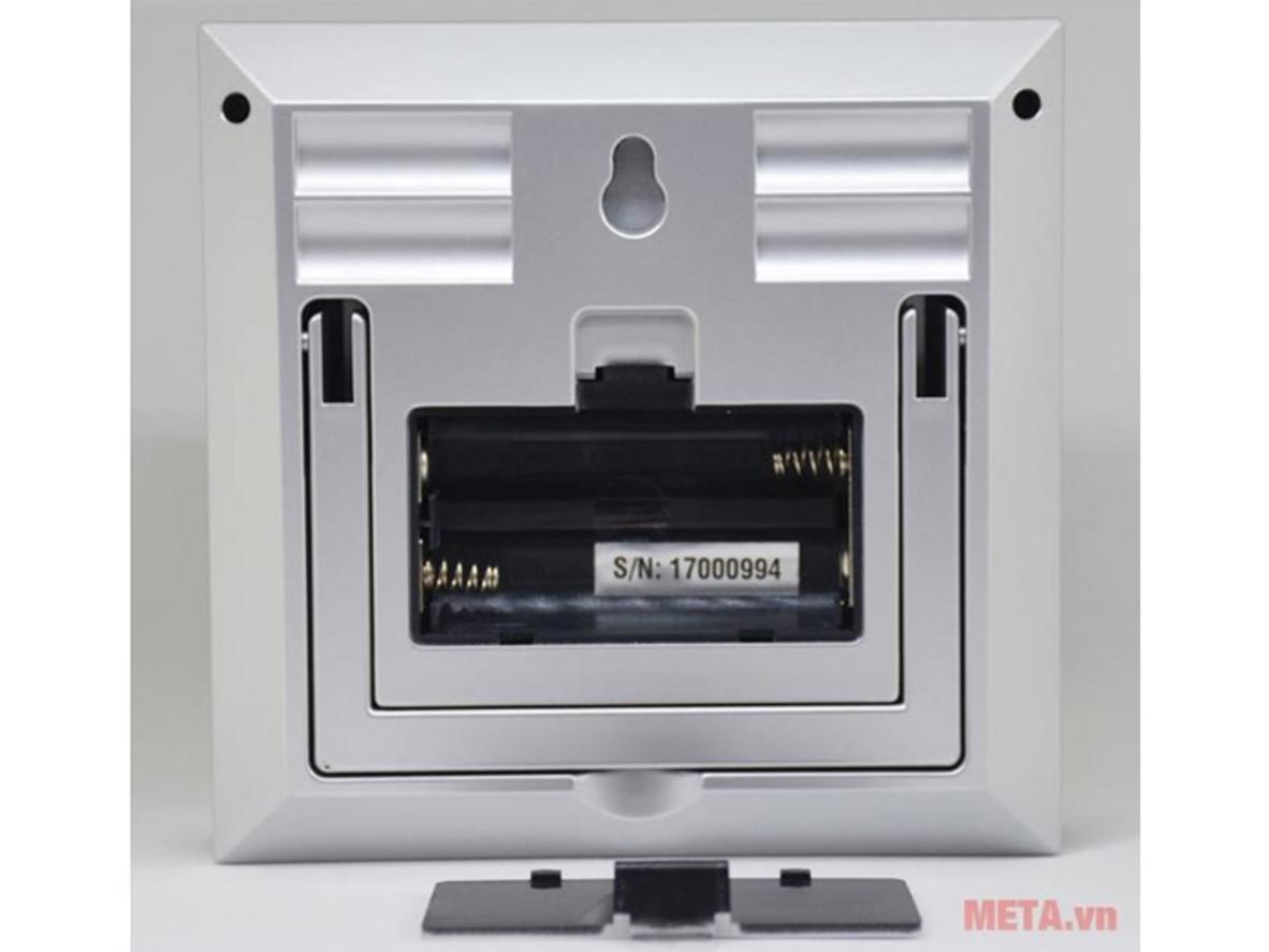 Cận cảnh các tính năng: cảm biến, màn hình, chân đế/móc treo.