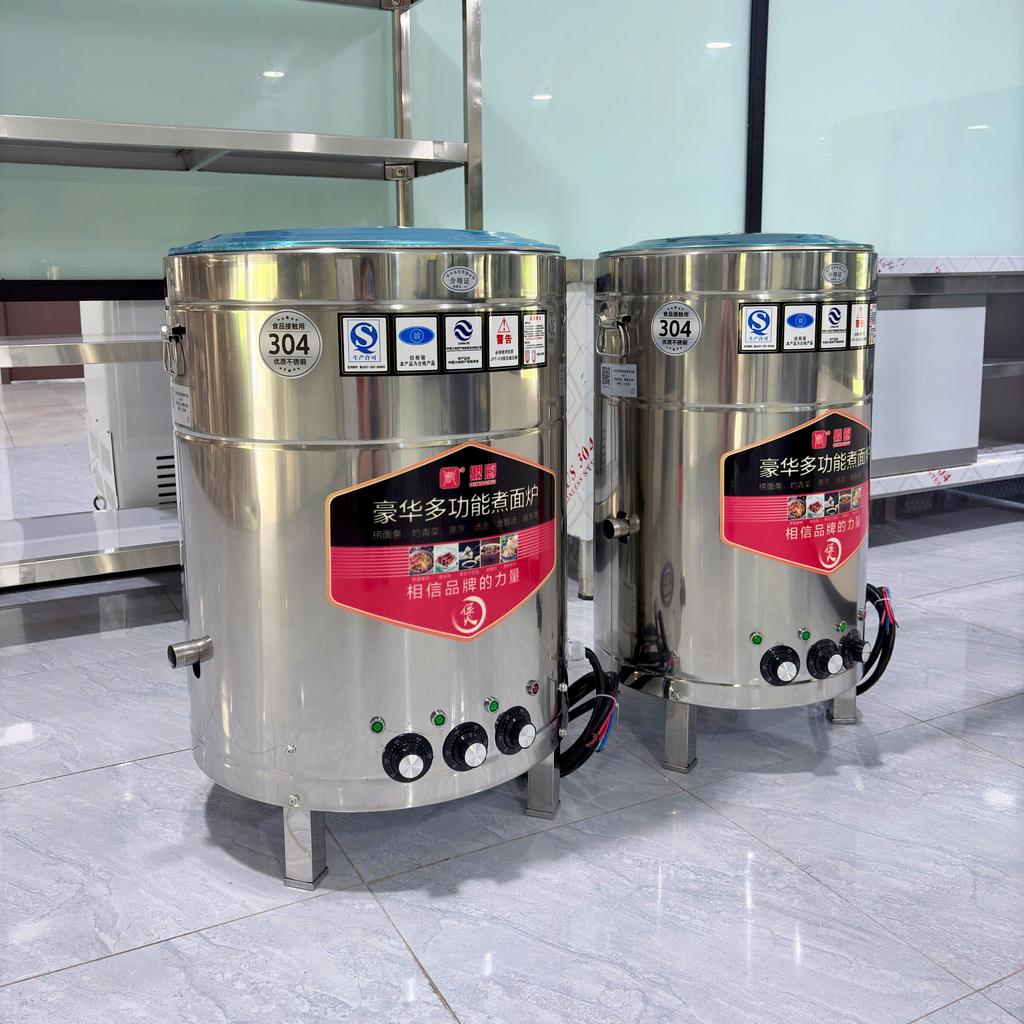 Chất liệu Inox và kết cấu dễ vệ sinh của nồi 50L (ảnh thực tế tại quán).