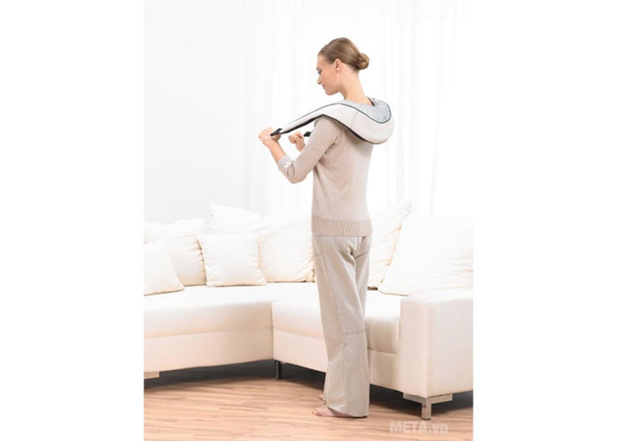 2 đầu massage, công suất 60W và chức năng an toàn