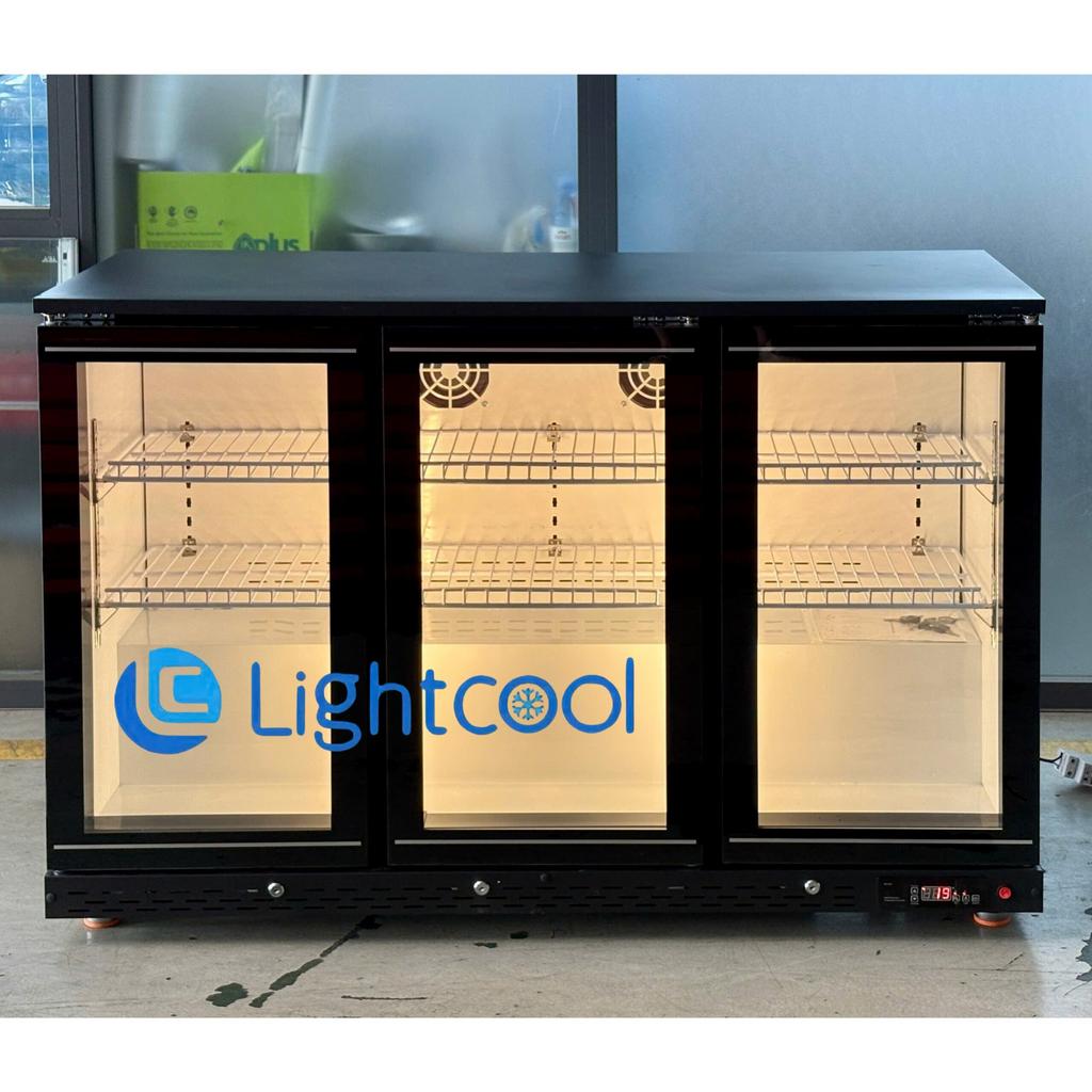Dàn lạnh ống đồng và quạt gió của LS-1350 hoạt động hiệu quả để làm lạnh nhanh, đều khắp kệ hàng.