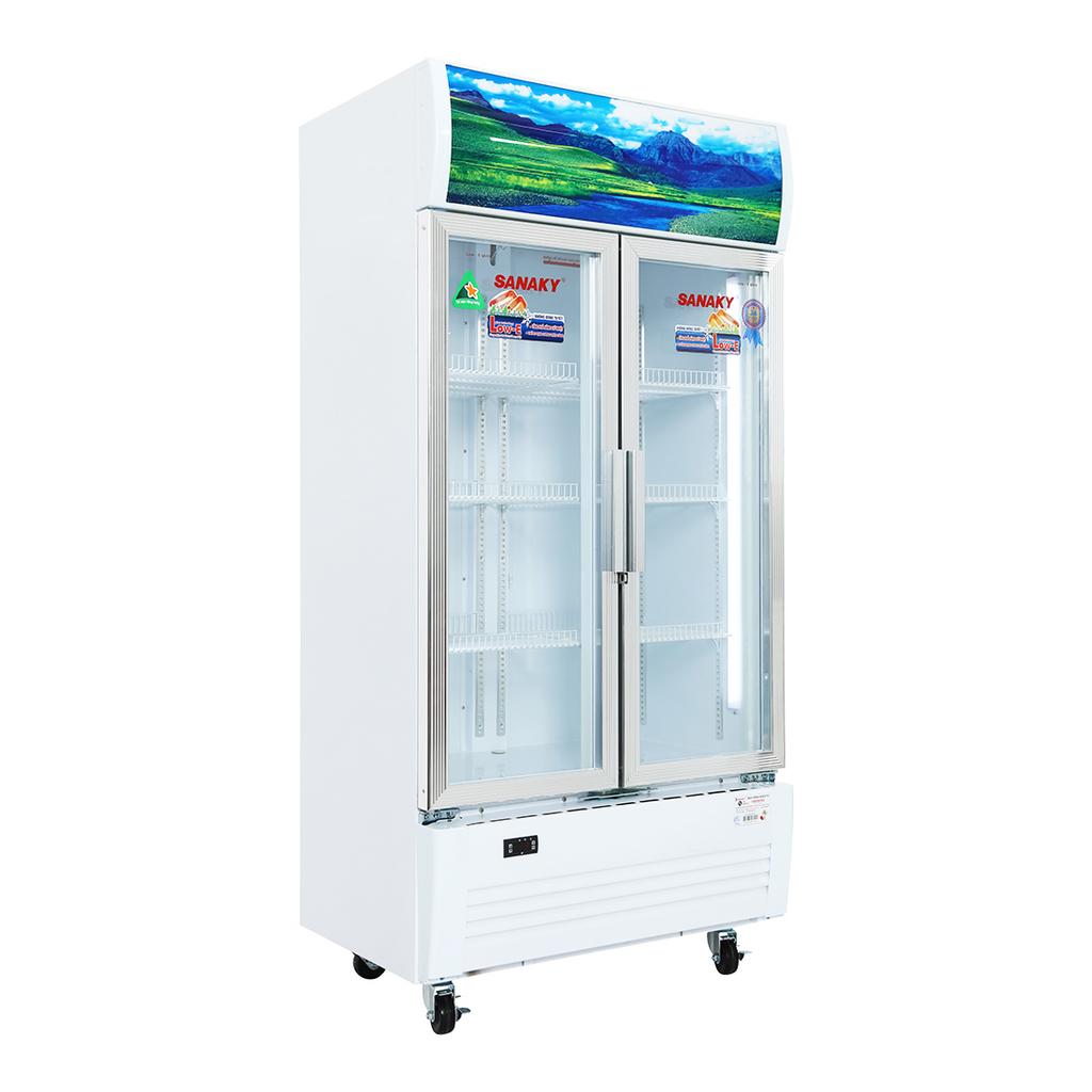 Tủ mát 2 cánh Sanaky VH-6009HP trưng bày bắt mắt trong siêu thị mini.
