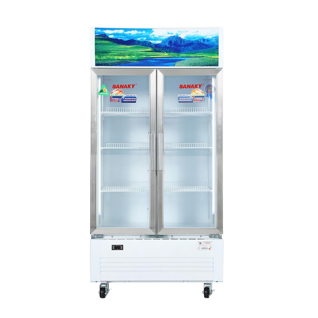 Tủ mát 2 cánh Sanaky VH-6009HP trưng bày bắt mắt trong siêu thị mini.