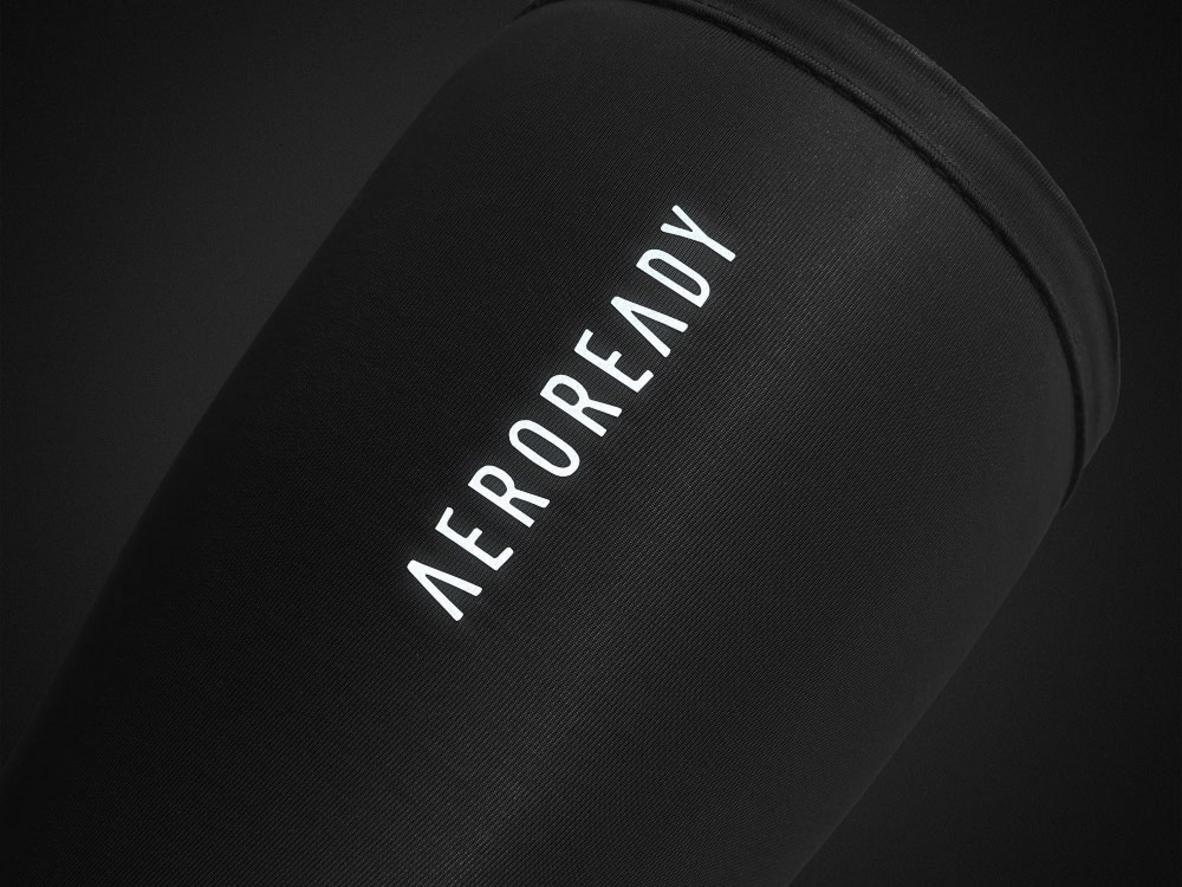 Chất liệu Aeroready: thấm hút, thoáng khí