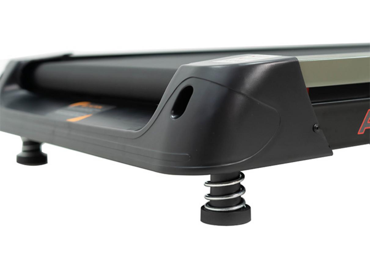 Động cơ DC mạnh mẽ của AGT-102LE giúp vận hành êm ái và bền bỉ khi tập cường độ cao.