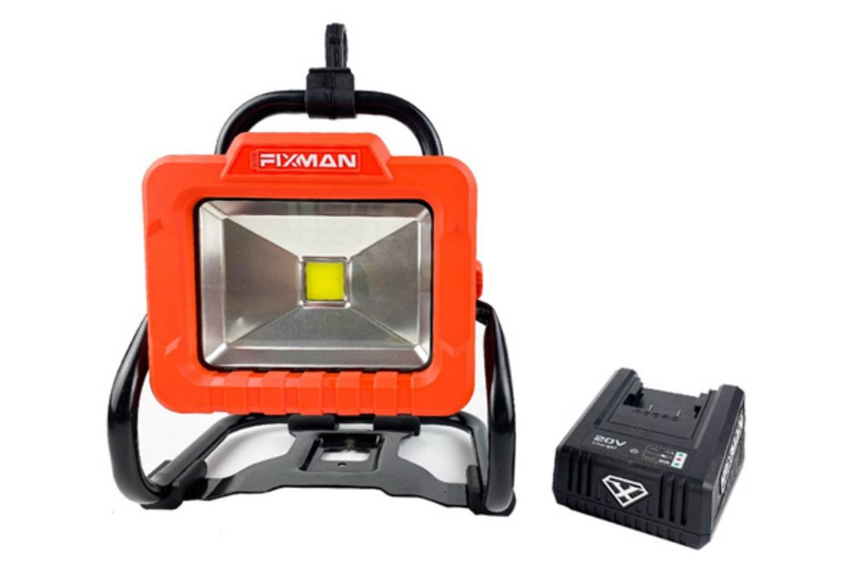 Ánh sáng 1.800–2.000 lm — đủ cho khu vực làm việc ~20m²