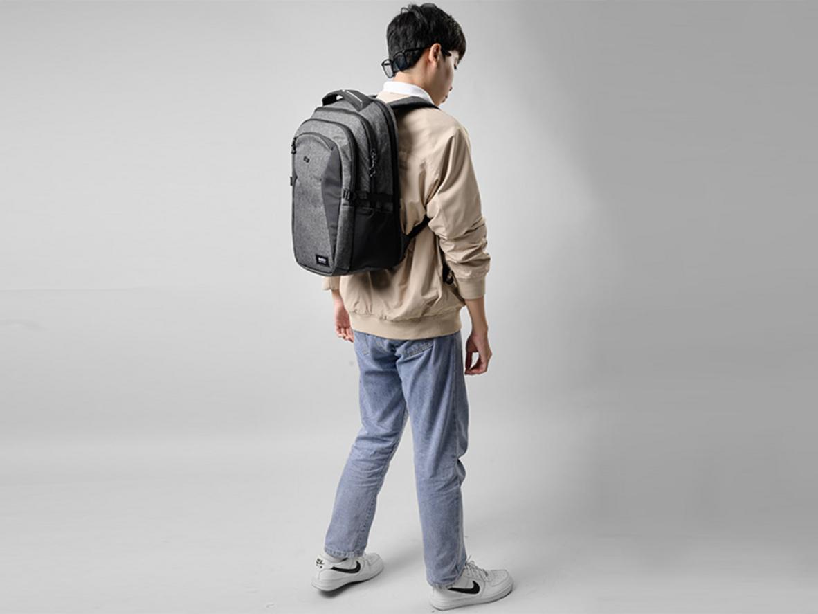 Nhẹ, dung tích lớn và chất liệu polyester bền