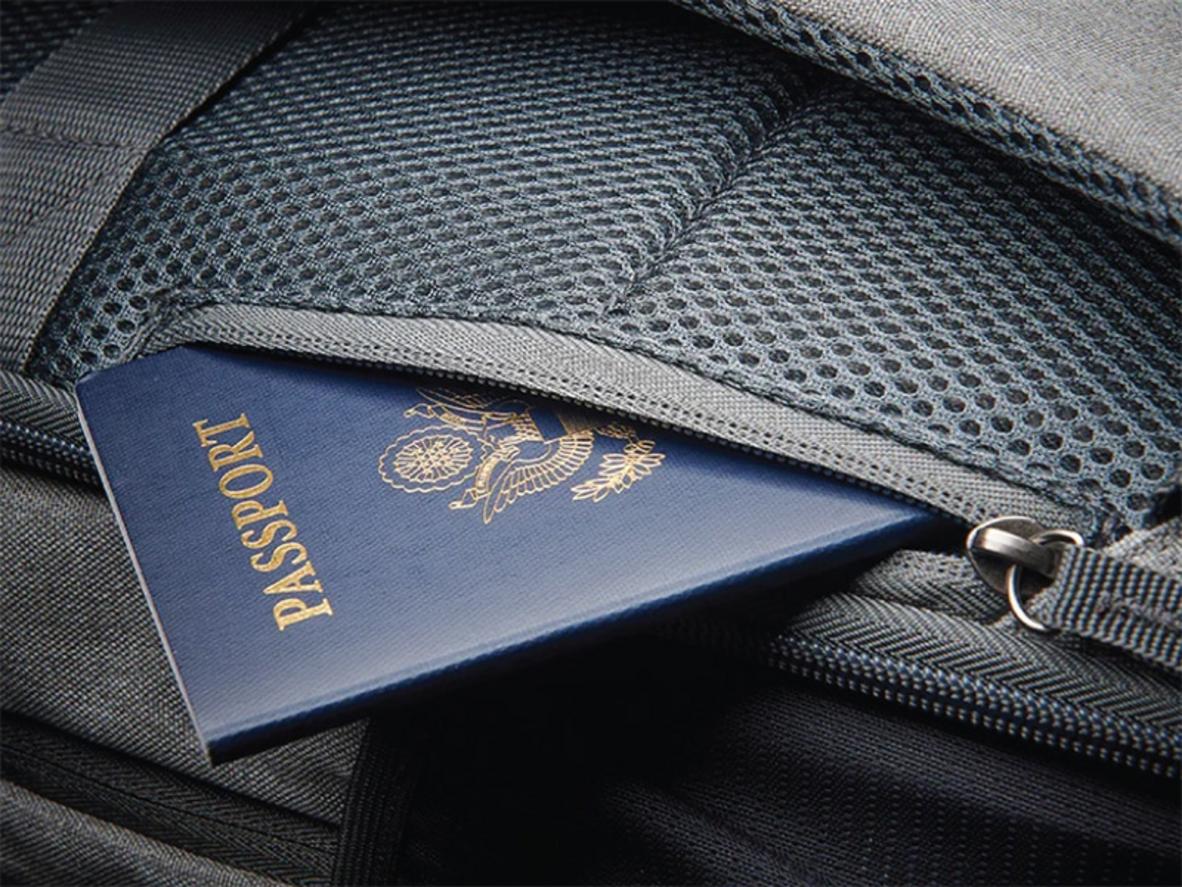 RFID, cổng USB & khóa kéo — an toàn và tiện dụng