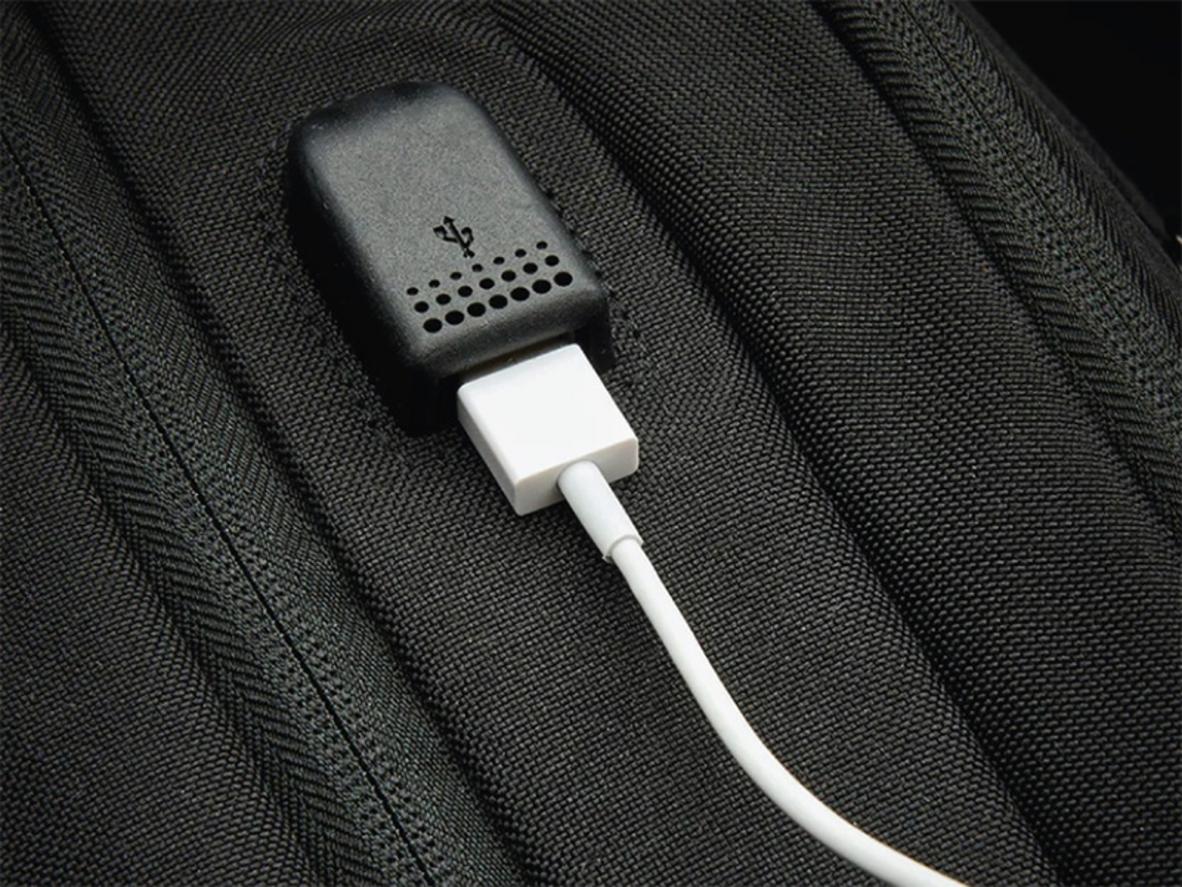 Cổng USB ngoài — dùng cùng power bank (không kèm theo)