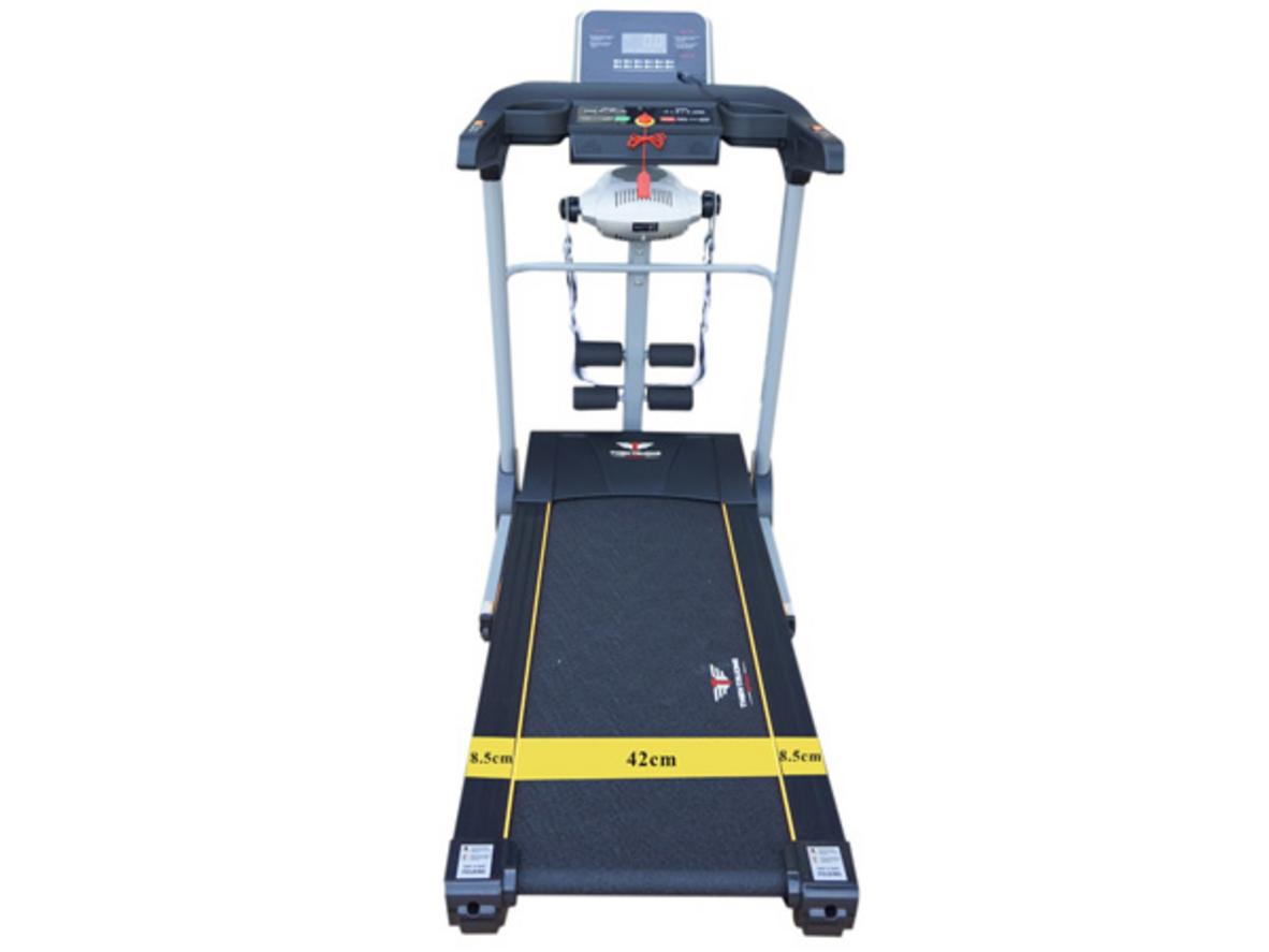 Bàn chạy rộng 126 x 42 cm cho cảm giác chạy tự nhiên và an toàn.