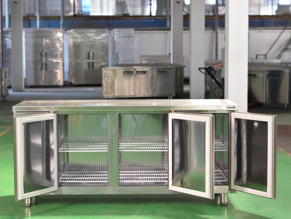 Mặt inox dễ vệ sinh, bền bỉ cho môi trường bếp chuyên nghiệp.