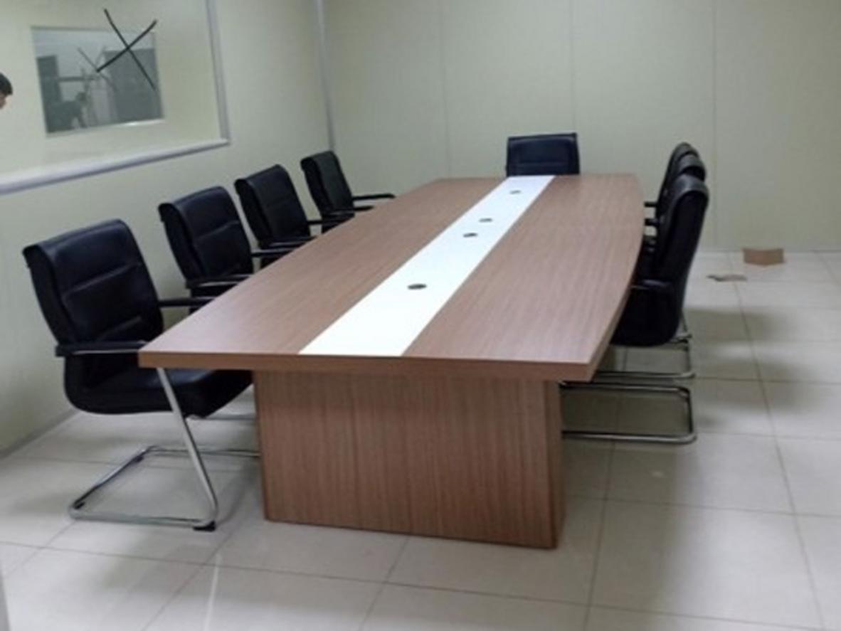BH36C trong phòng họp cho 12 người