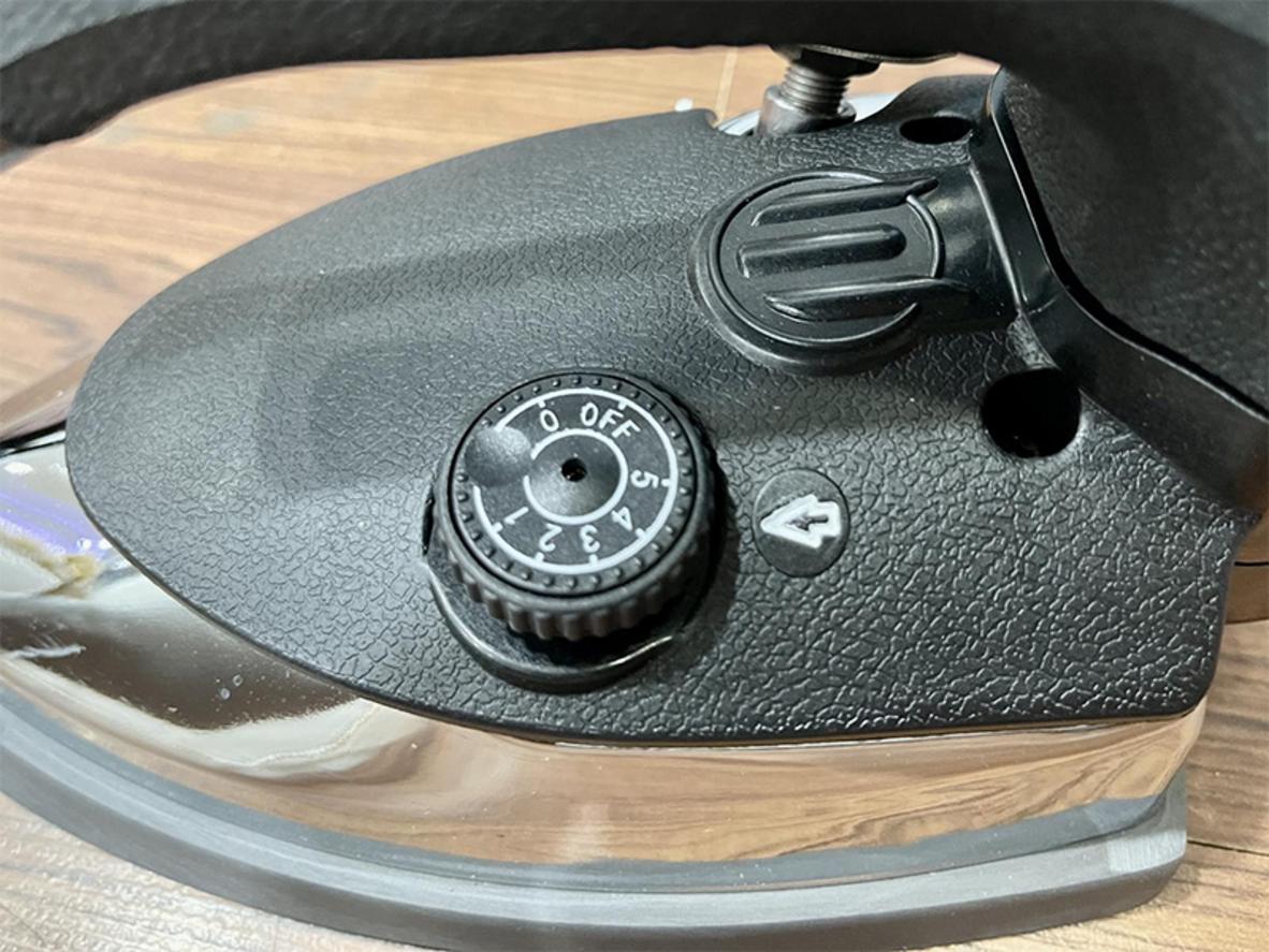Tổng quan Bàn ủi hơi nước treo SilverStar EZ-300