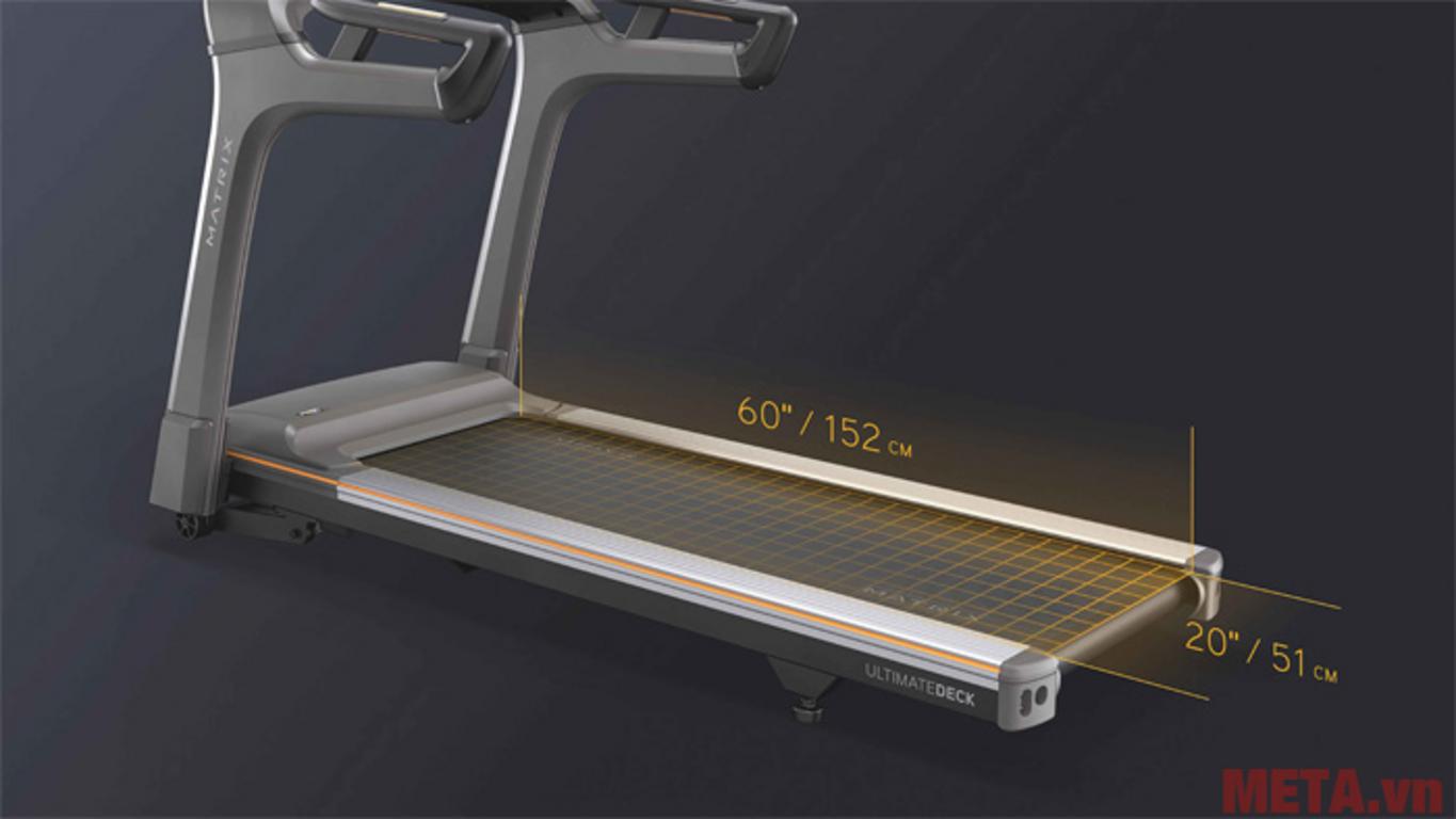 Băng tải rộng 51x152 cm và khả năng nghiêng 0–15% hỗ trợ mọi bài tập chạy bộ.