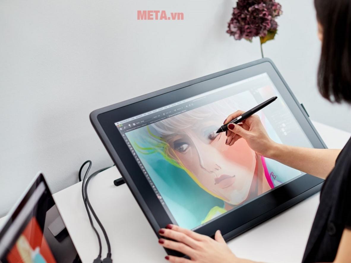 Màn hình 21.5" Full HD và vùng vẽ 476 x 267.8 mm