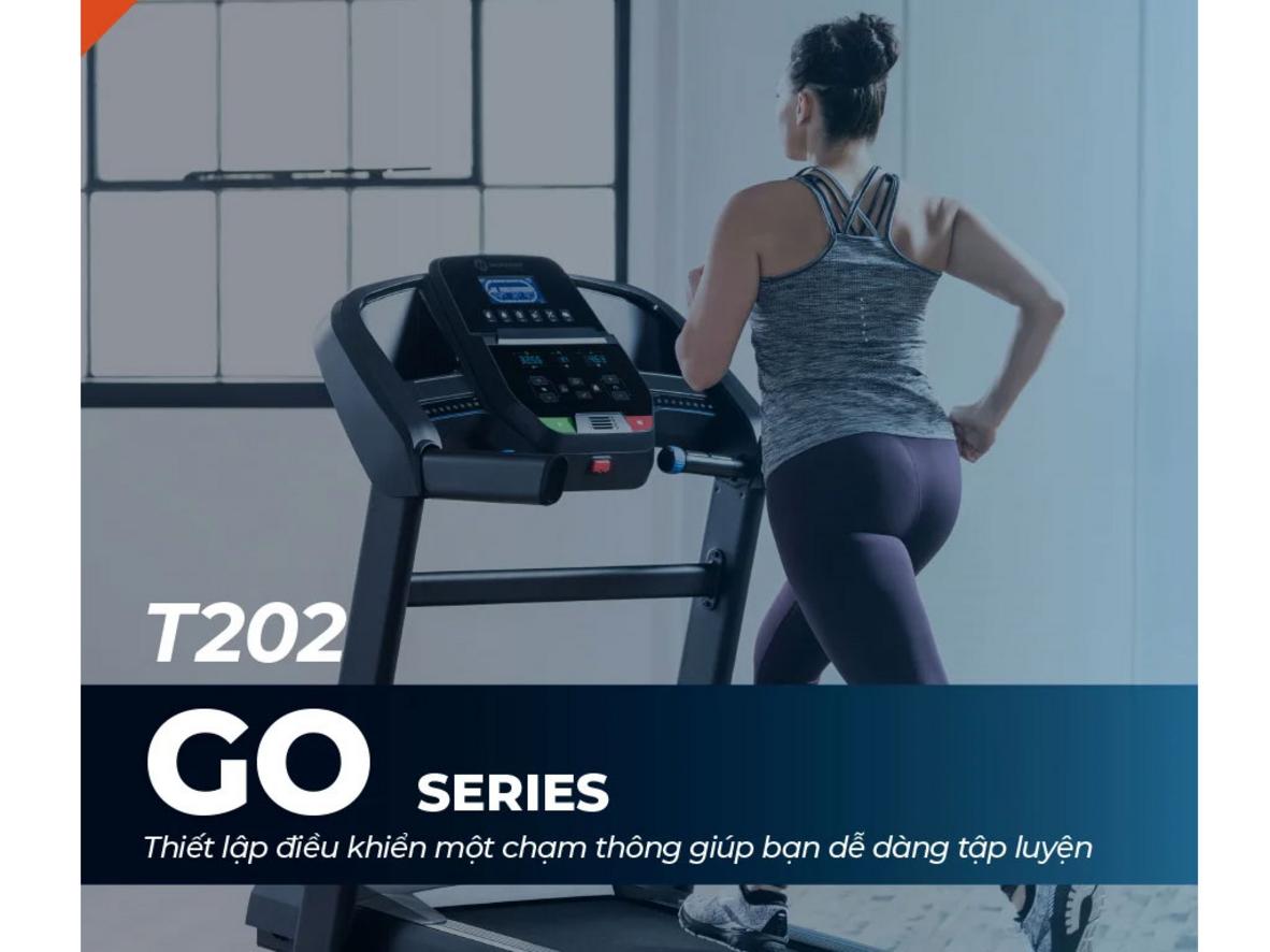 Bề mặt chạy rộng 152 x 50 cm cho không gian bước chân thoải mái và an toàn.