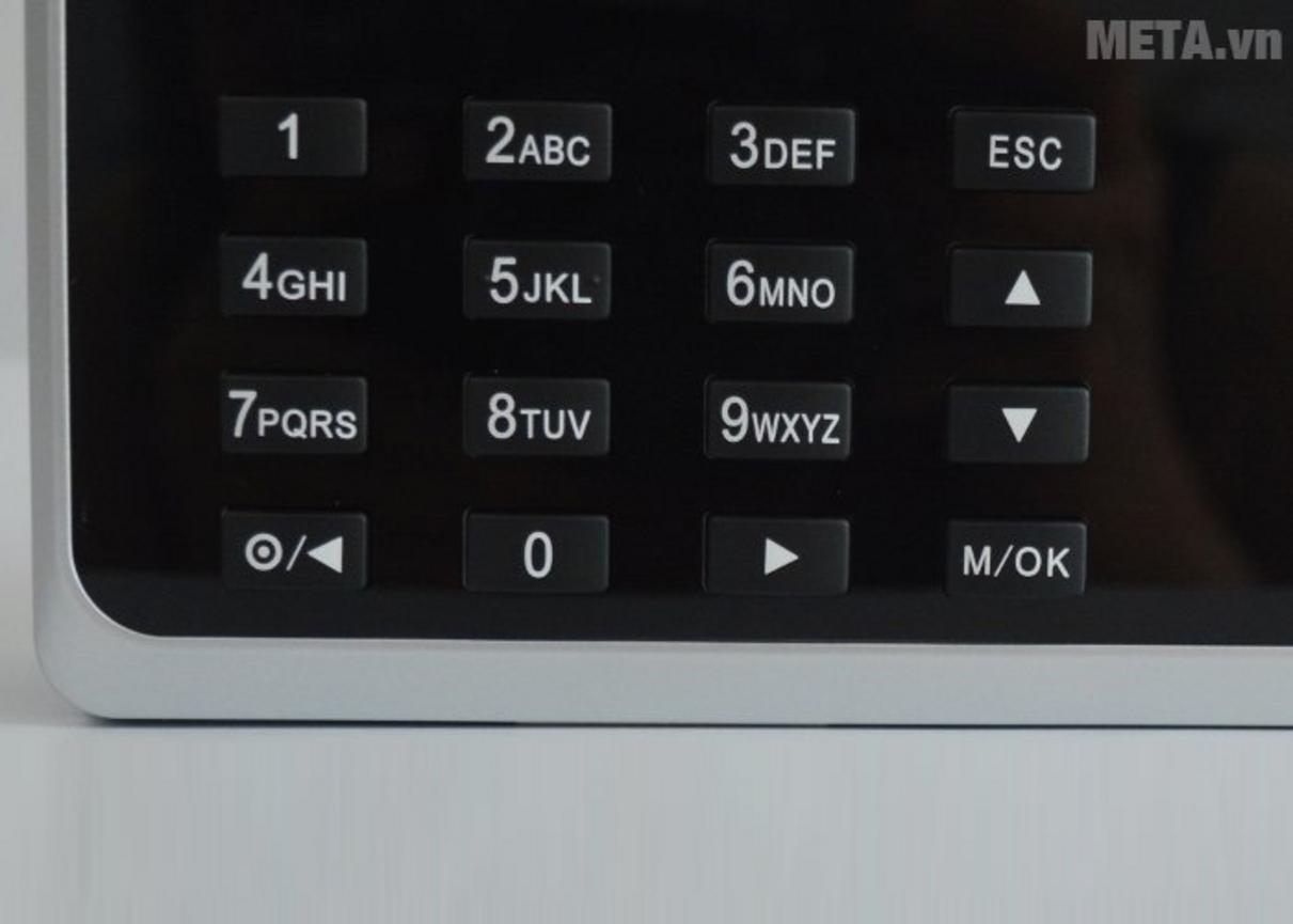 Bộ nhớ lớn cho phép lưu lịch sử IN/OUT dài hạn và xuất báo cáo nhanh bằng Excel.