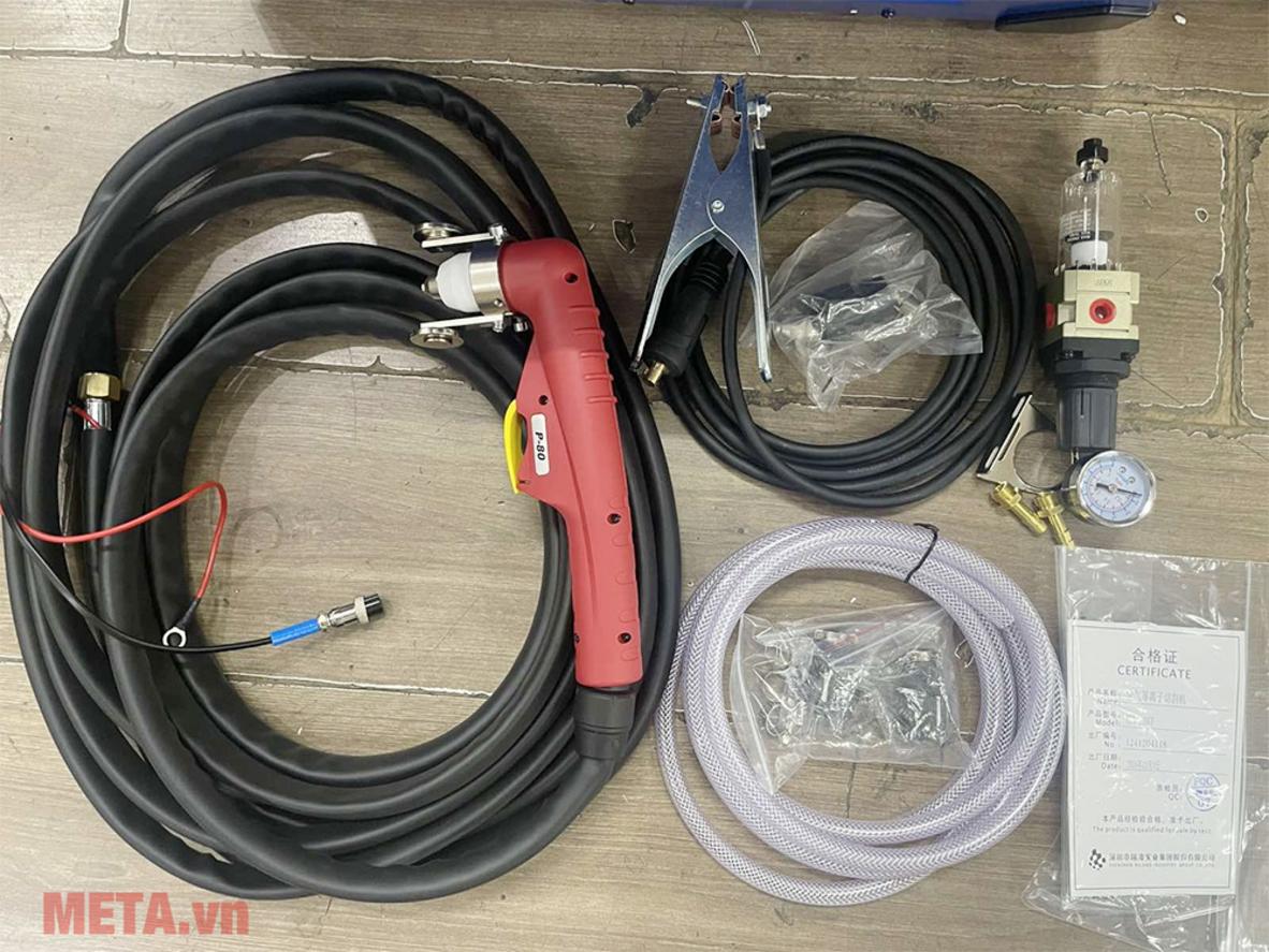 Máy gắn với bàn CNC, súng P80 và cáp kết nối (ảnh minh họa).