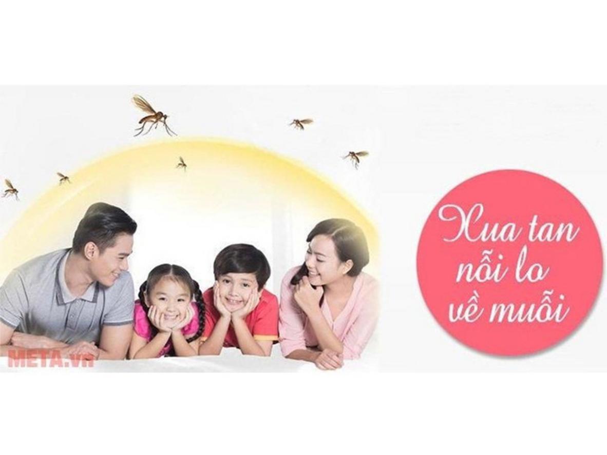 Ánh sáng UV thu hút côn trùng, lưới điện tiêu diệt an toàn.