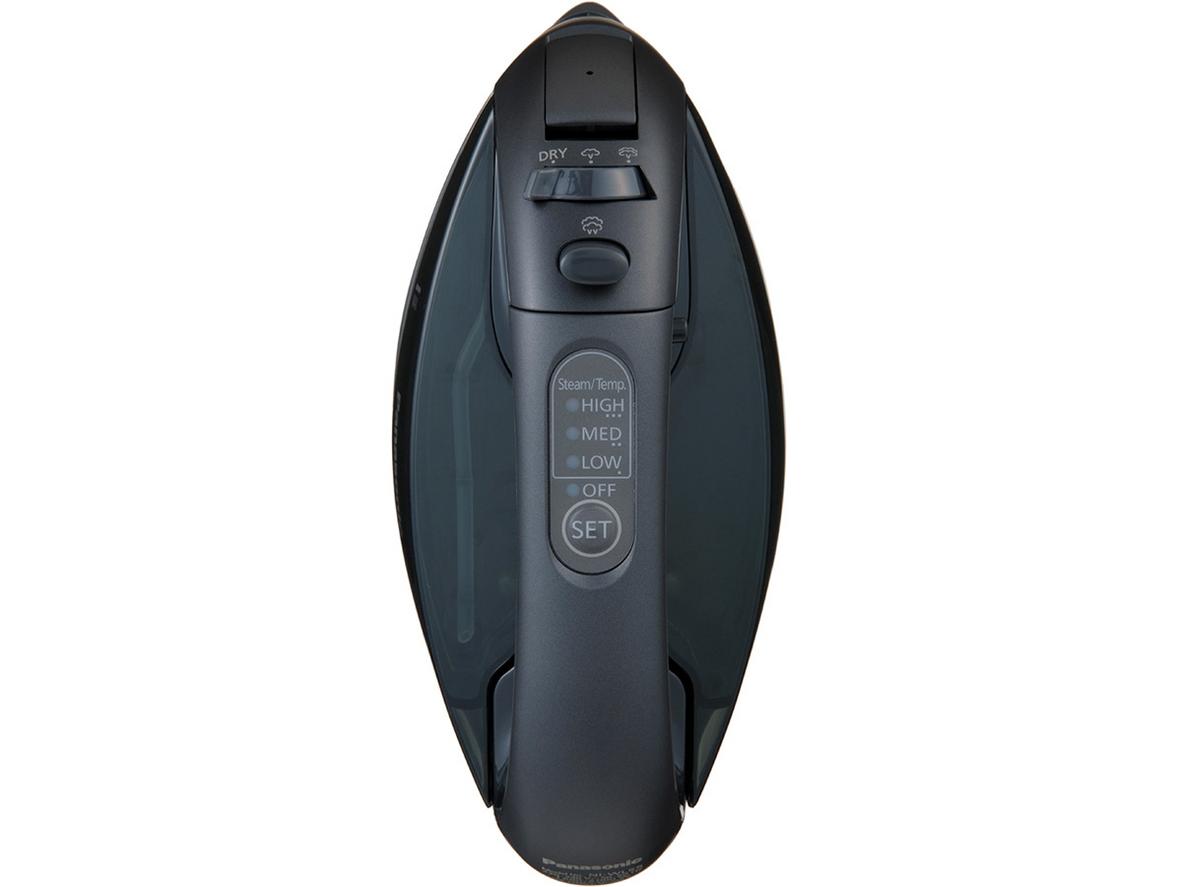 Công suất 2000W và chế độ Power Shot xử lý nếp nhăn cứng.