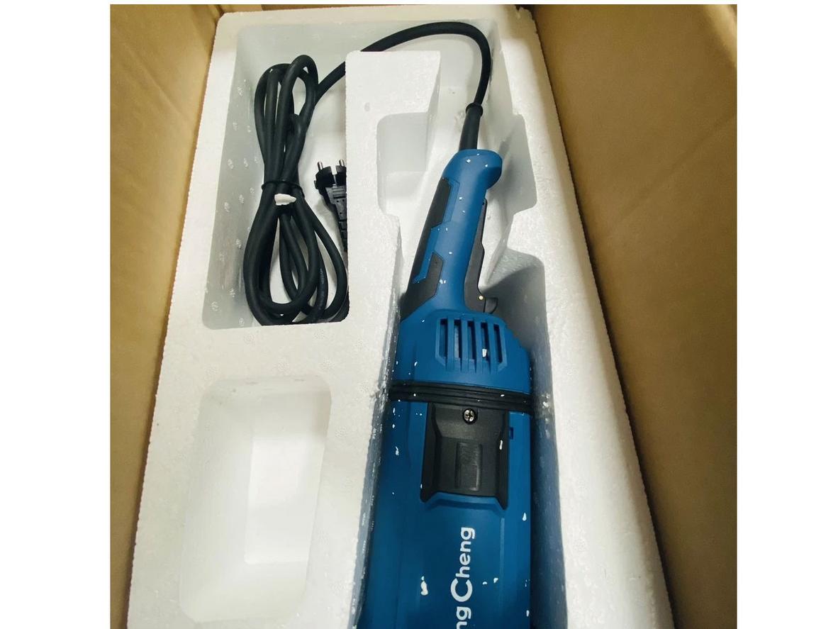 Công suất 2.200W giúp cắt nhanh trên tường bê tông cứng và gạch vữa tùy công trình cụ thể (ảnh demo). (Include a short 30–60s demo video.)