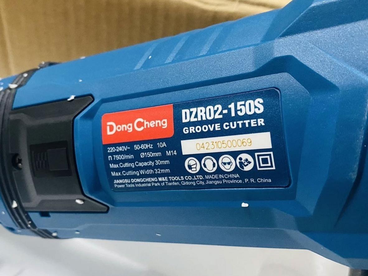Công suất 2.200W giúp cắt nhanh trên tường bê tông cứng và gạch vữa tùy công trình cụ thể (ảnh demo). (Include a short 30–60s demo video.)