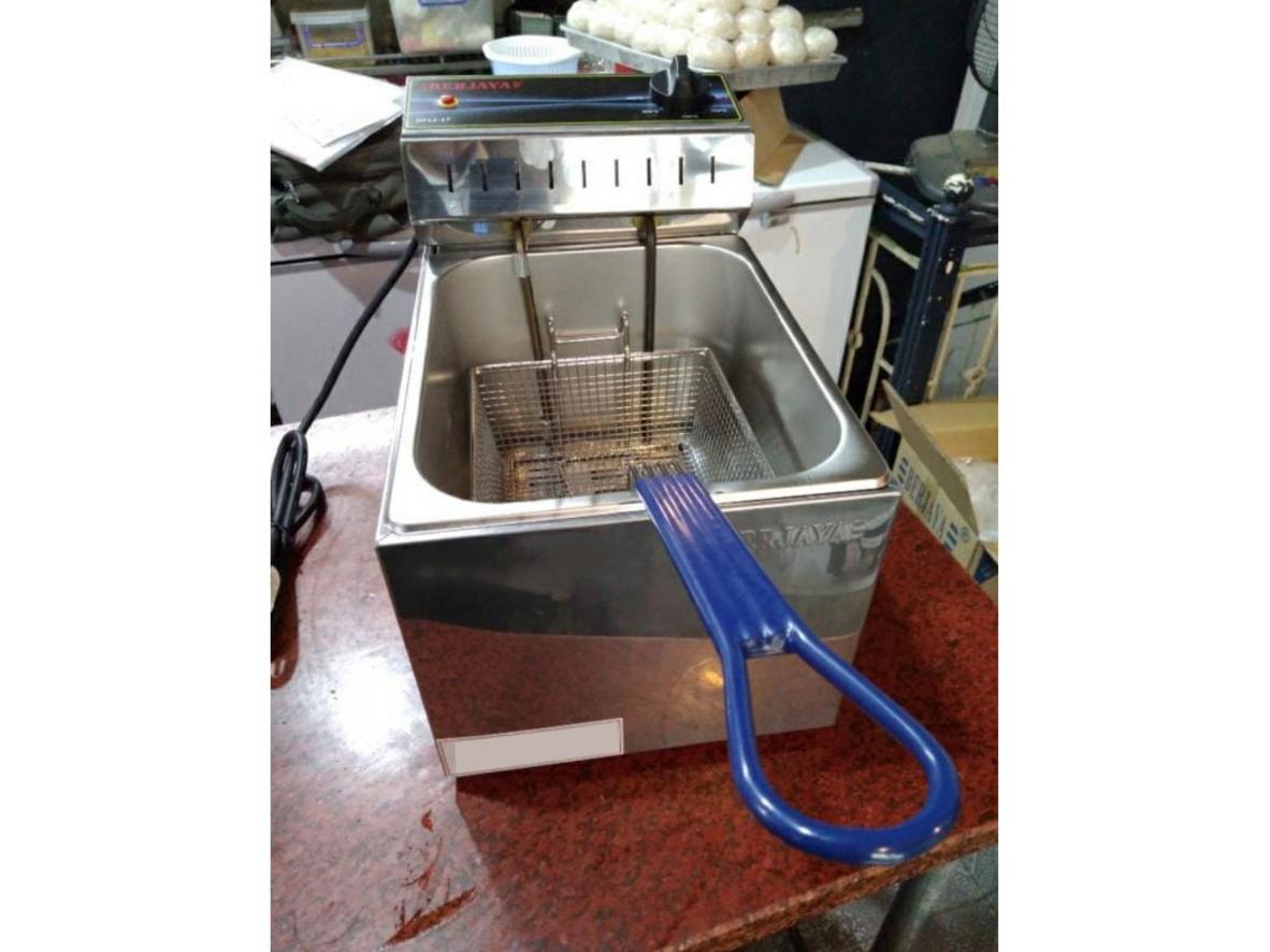 Công suất 3000W hỗ trợ chiên nhanh trong giờ cao điểm.