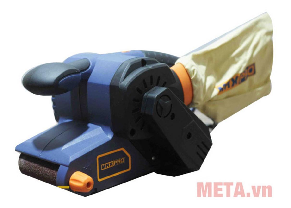 Công suất 900W cho công việc hiệu quả hơn trong xưởng nhỏ và tại nhà thợ mộc thực tế (close-up vào mô tơ).