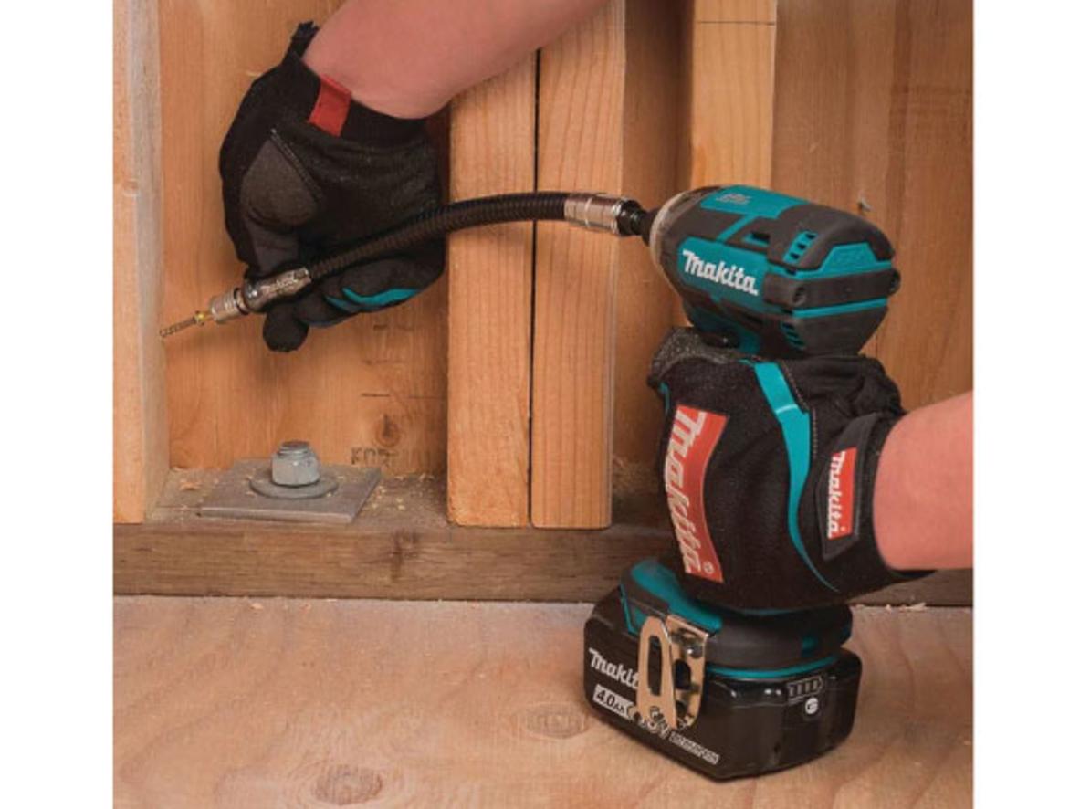 Sử dụng chiều dài 300mm để tiếp cận vít trong góc sâu