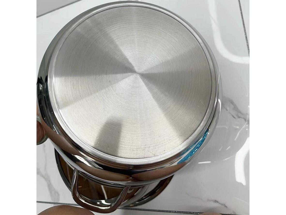 Đế 5 lớp giúp tỏa nhiệt đều, hấp nhanh