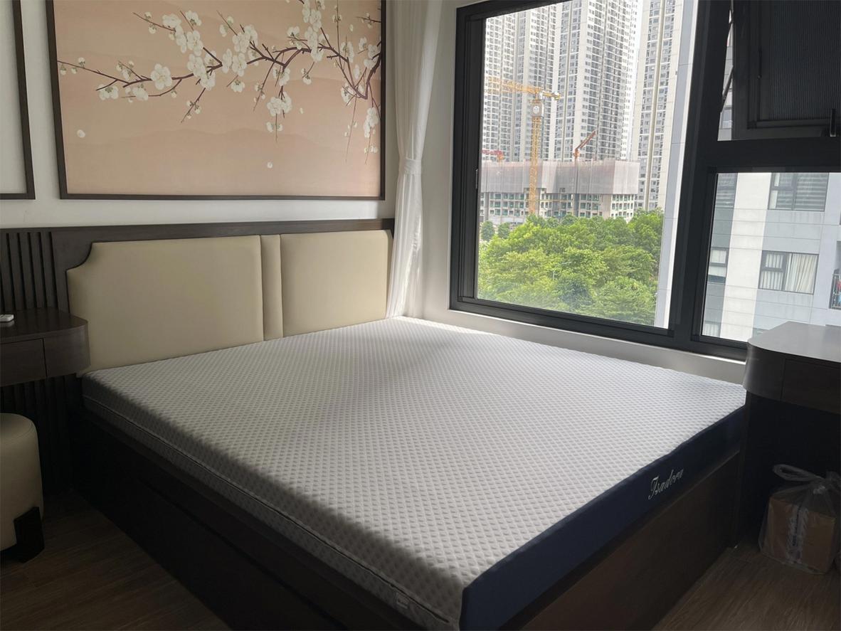Độ dày 20cm phù hợp với hầu hết giường hiện đại