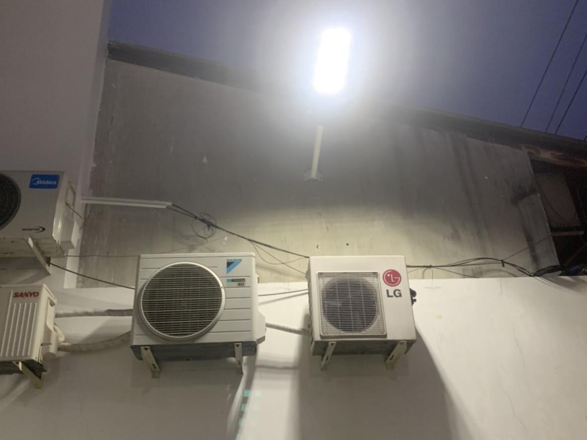 Thân vỏ chắc chắn, đạt chuẩn IP65