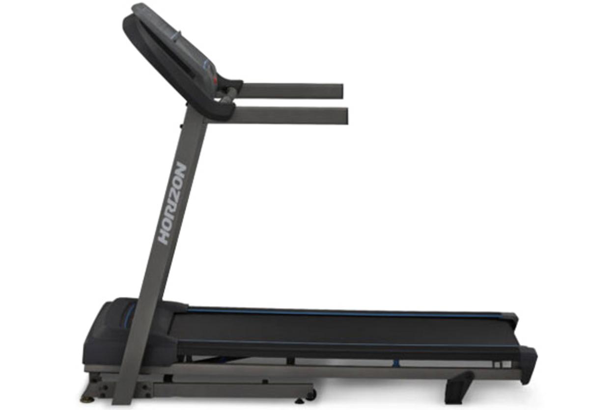 Động cơ Johnson Drive System 2.0 HP — êm và bền vững, ít tiếng ồn trong môi trường chung cư (ảnh minh họa).","imagePrompt":"Close-up of treadmill motor compartment with emphasis on quiet operation and modern components, labeled 'Johnson Drive System 2.0 HP'.