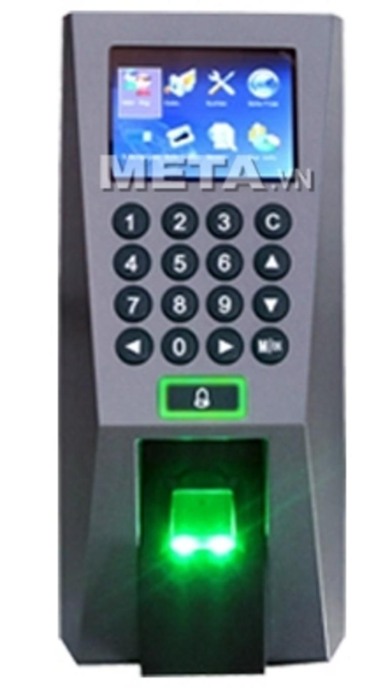 Đăng ký vân tay và quản lý nhân viên trên WSE 950A (minh họa) - Close-up của đầu đọc và màn hình hiển thị tên người dùng (ảnh yêu cầu).