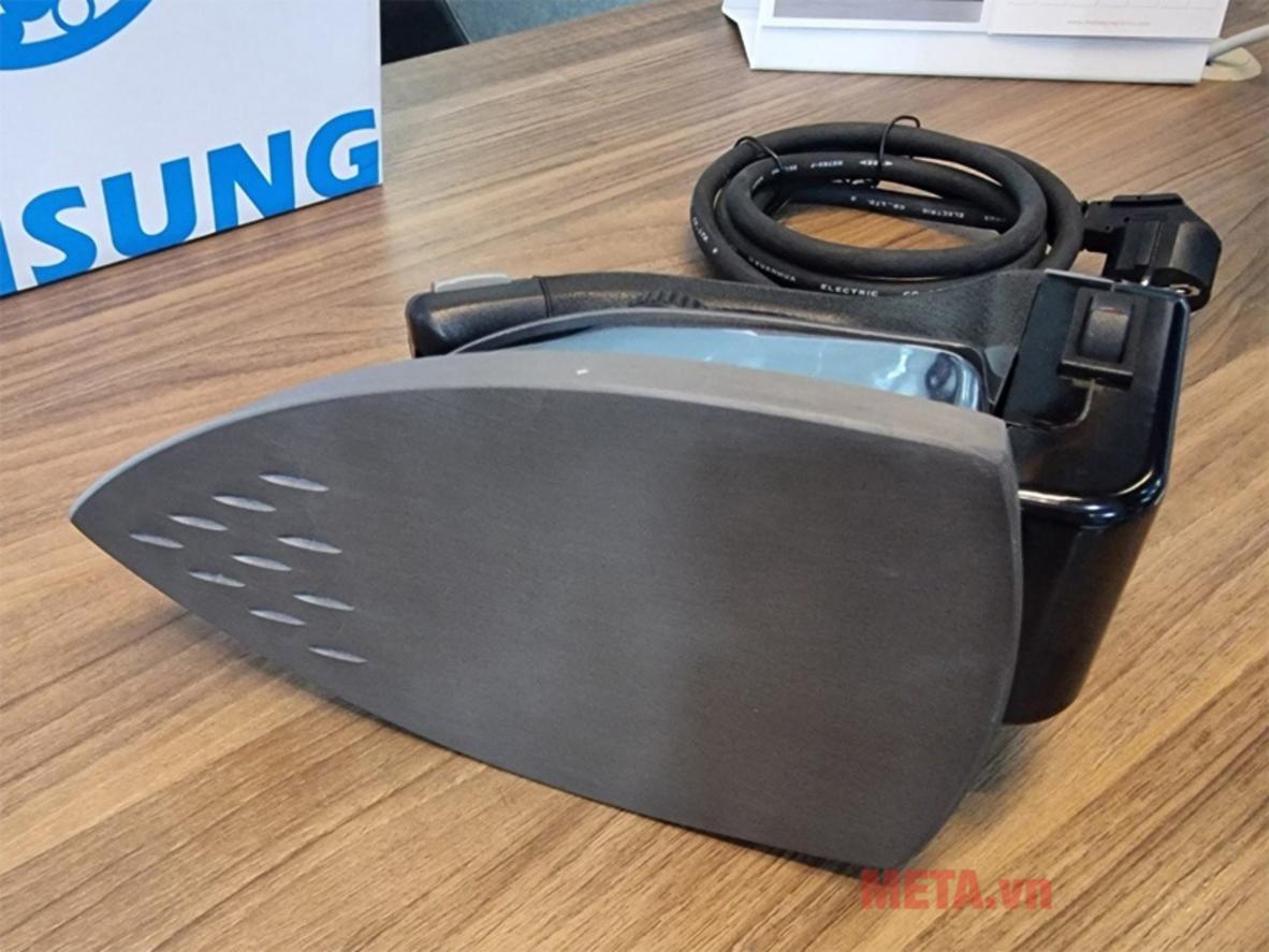 Đế gang đúc & lỗ phun tinh xảo — bảo vệ vải và cho bề mặt phẳng