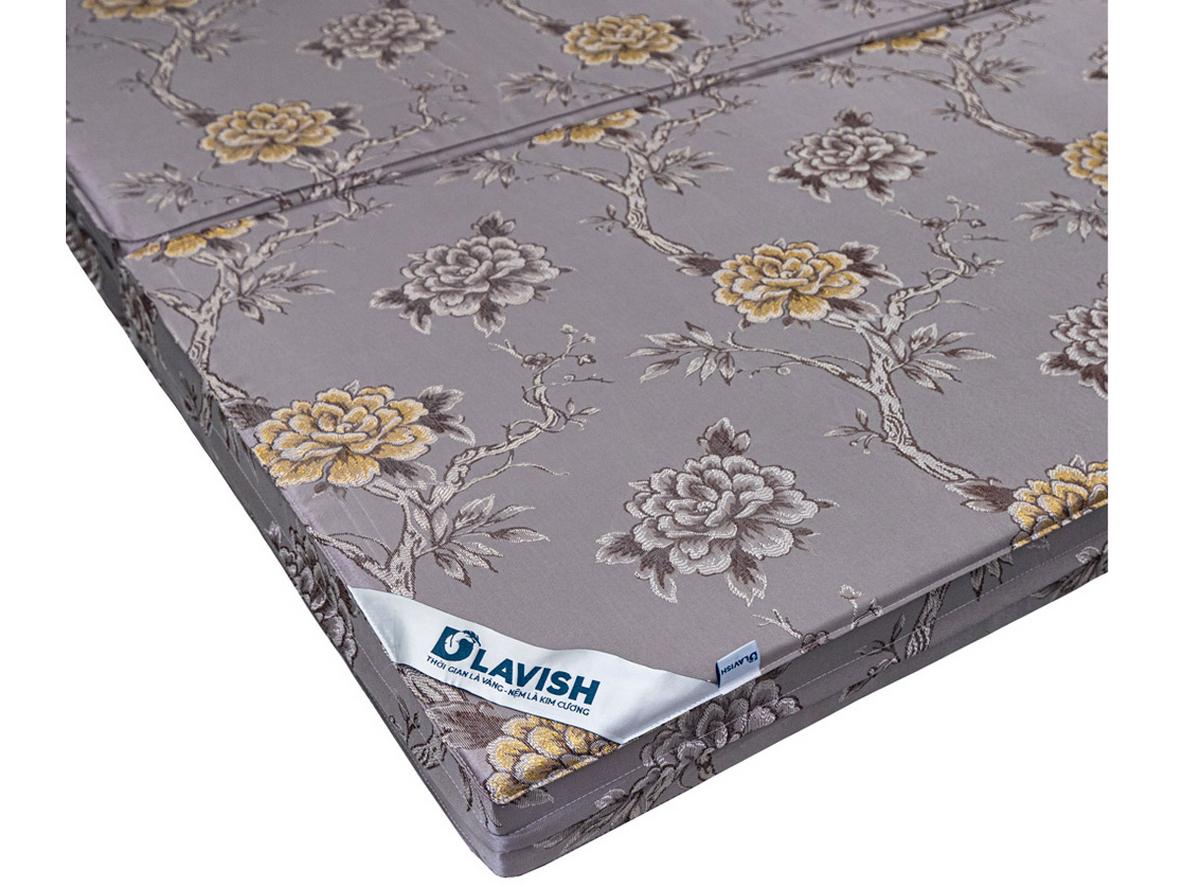Gập 3 tiện lợi: di chuyển và vệ sinh nhanh chóng.