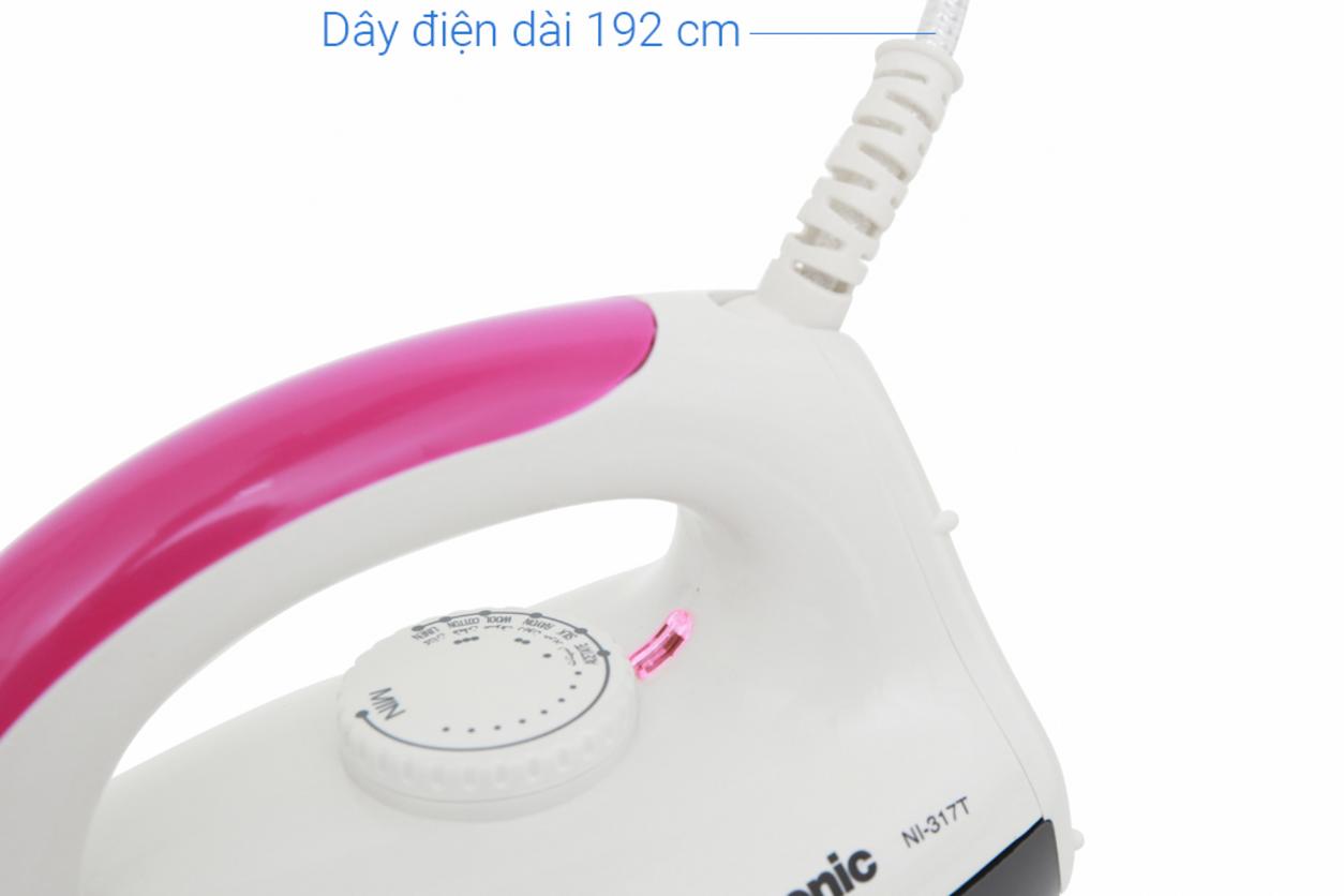 Công suất 1.000W — gia nhiệt nhanh, ủi ít lượt.