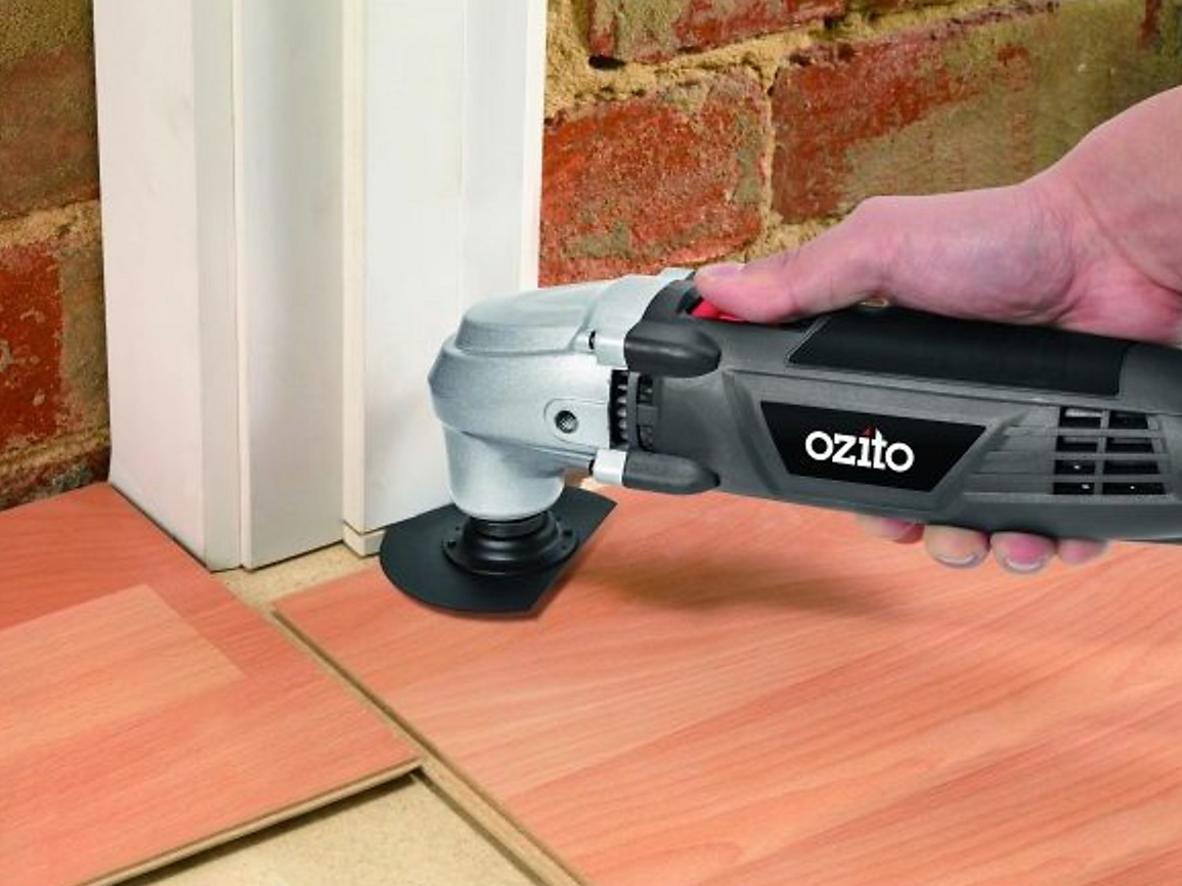 Góc dao động 3.2° giúp xử lý chi tiết và vào góc hẹp; imagePrompt: Action shot of the tool sanding a corner and reaching a tight seam.