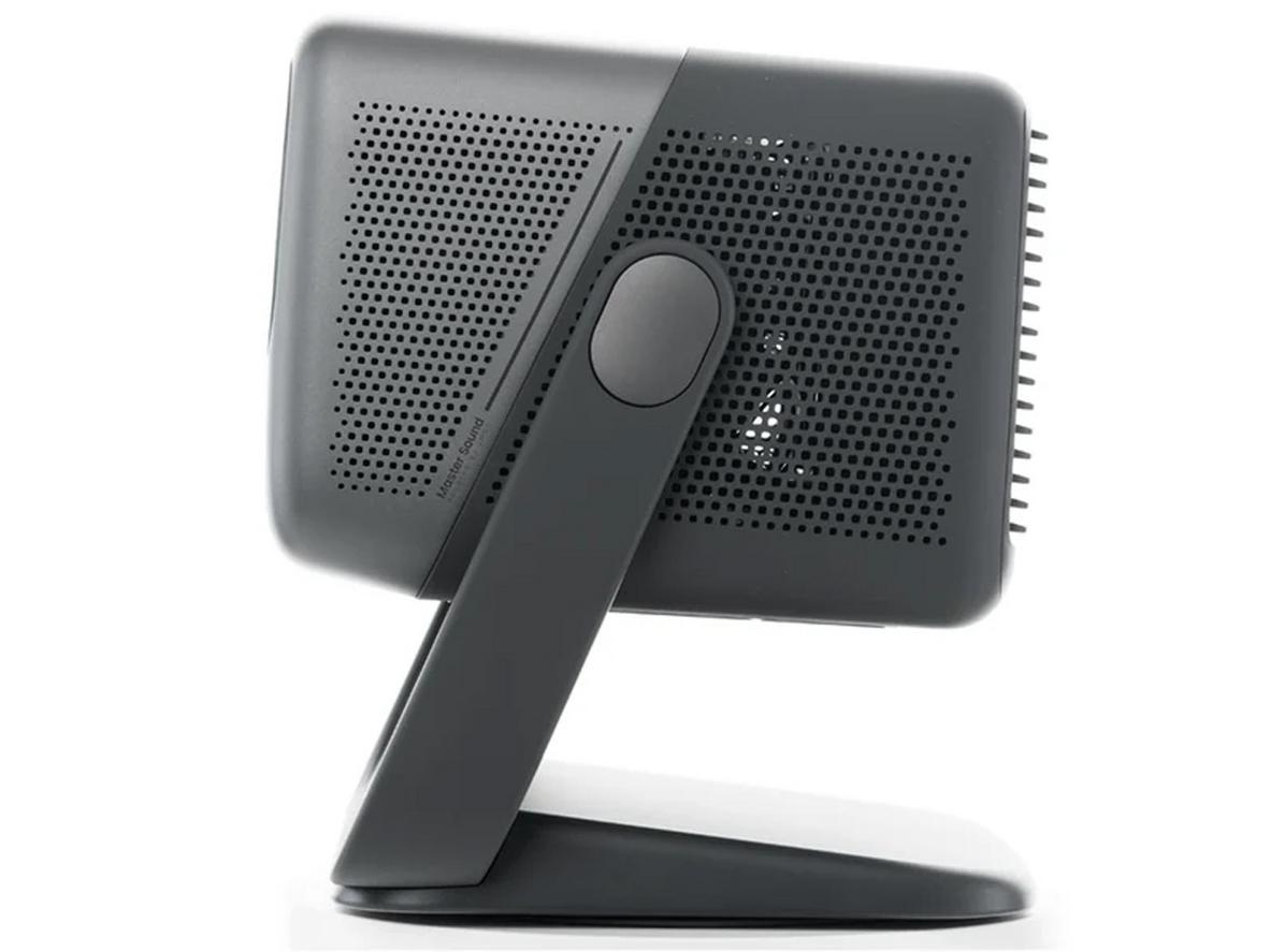 Google TV tích hợp và hệ thống âm thanh Dynaudio (Ảnh: giao diện Google TV trên màn chiếu)