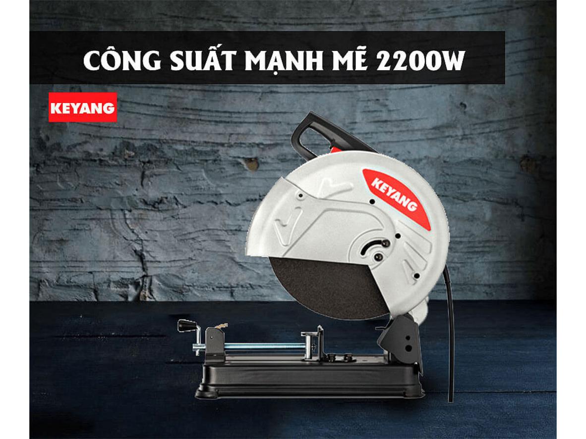 Động cơ và hệ truyền lực của HC355-220 giúp cắt nhanh, ổn định và bền bỉ trong môi trường xưởng.