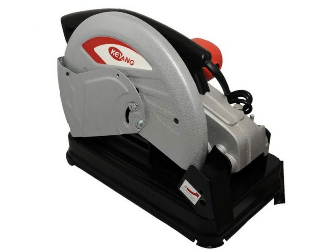 Hiệu năng cắt mạnh mẽ: động cơ 2.300W và tốc độ ~3.800 v/p giúp cắt nhanh